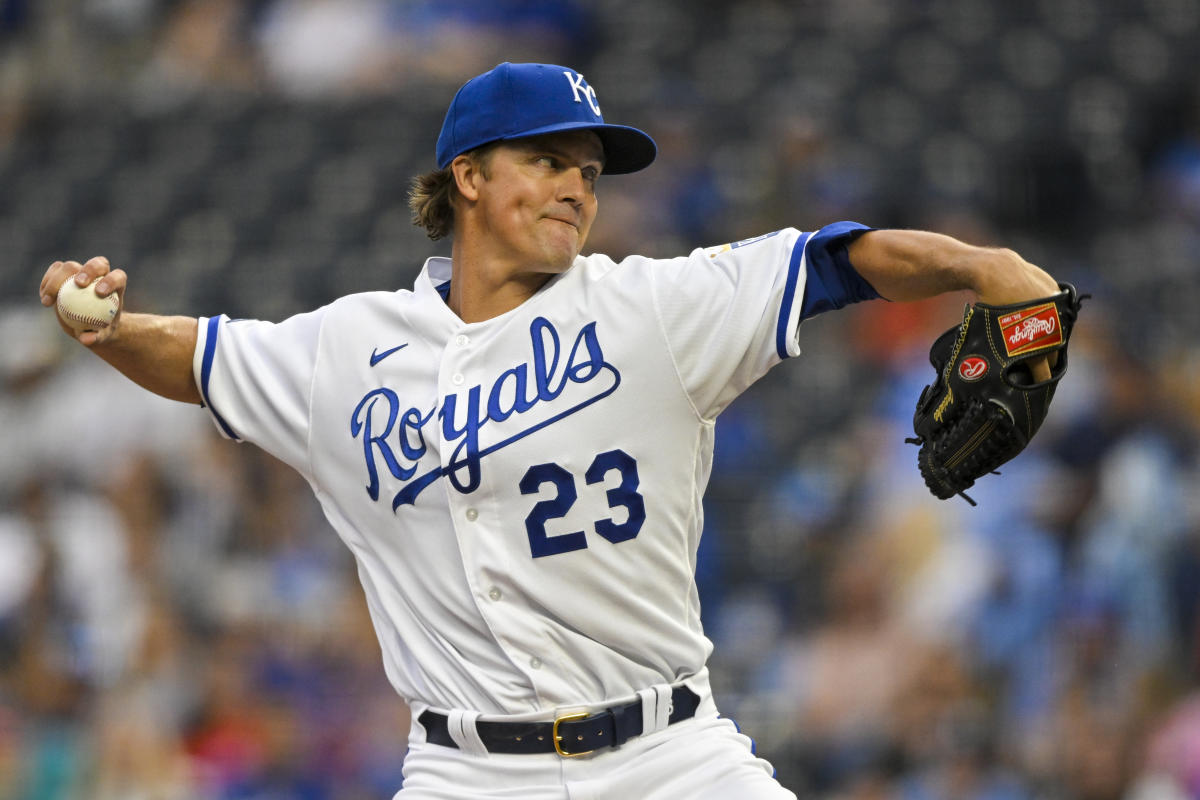 Kansas City Royals' Zack Greinke Goes Viral For Sharing Priceless Moment in  Outfield with Kids - Fastball