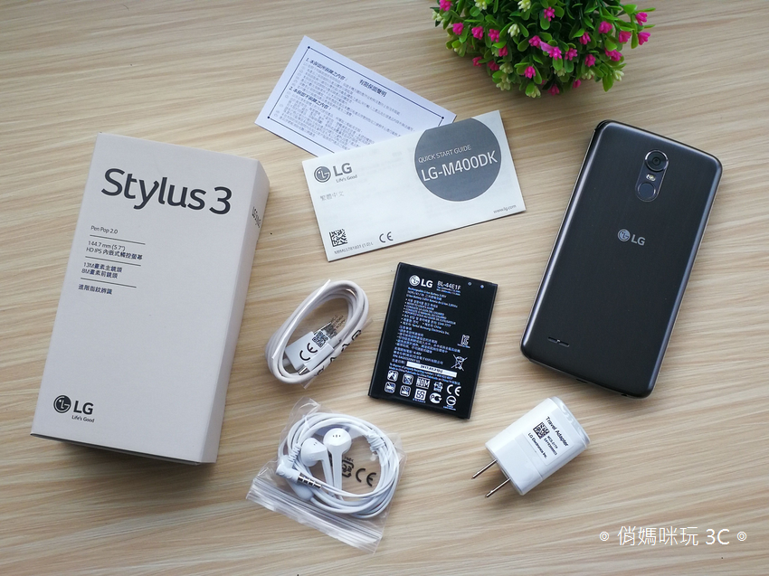 LG Stylus 3 手寫智慧型手機開箱！5.7 吋大螢幕追劇更舒適，還內建「觸控手寫筆」讓記事塗鴉更加流暢精準 ^^