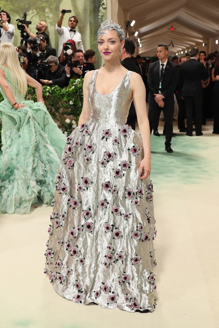 La actriz Amanda Seyfried tomó riesgos para la gala del Met