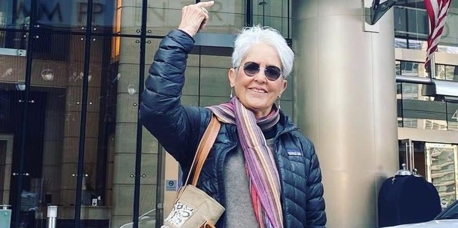 Legendary US singer, activist Joan Baez visits Ukraine