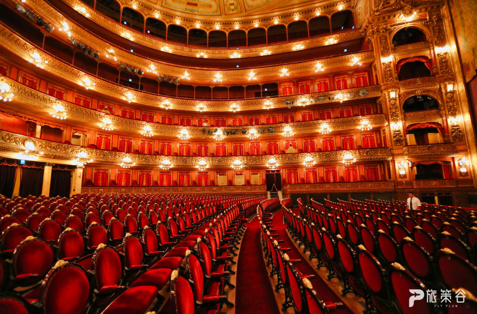 科隆歌劇院共有二千五百個座席及一千個站席