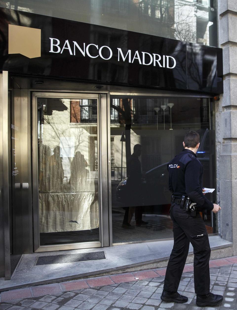 El Banco Madrid se declaró en quiebra len 2015 luego de que Estados Unidos acusó a sus filial Banca Privada de Andorra de blanquear capitales para el crimen organizado. El ex ministro chavista Nervis Villabobos recibió siete millones de euros en el Banco Madrid de Lisboa en una transacción oscura que es investigada por las autoridades y lo mantiene en prisión preventiva. ( REUTERS/Andrea Comas)