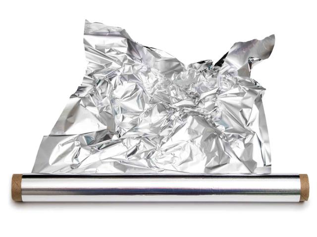 Why is only 1 side of aluminum foil shiny?