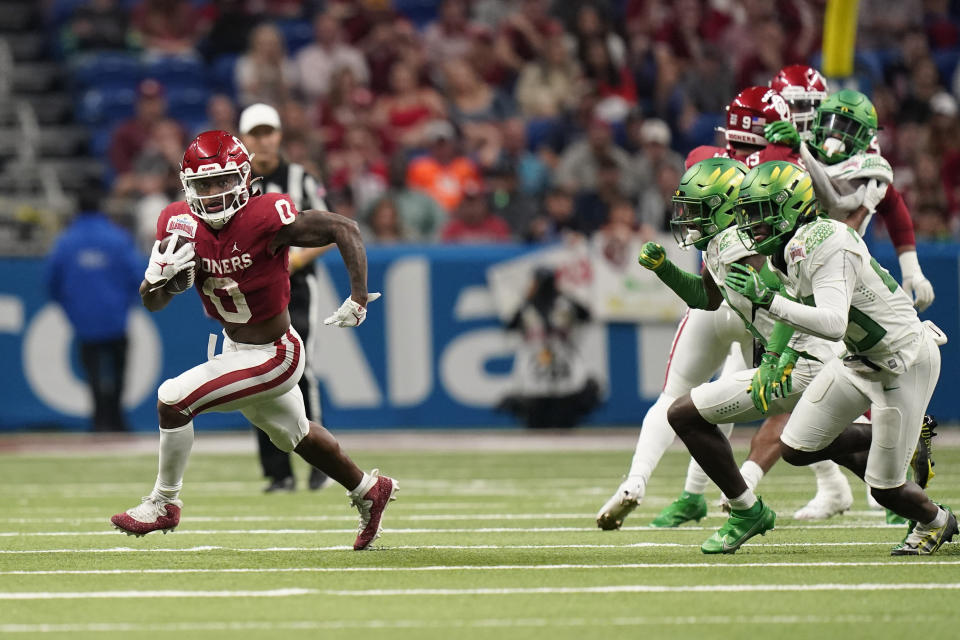 Oklahoma running back Eric Gray (0) carries against Oregon during the second half of the Alamo Bowl NCAA college football game Wednesday, Dec. 29, 2021, in San Antonio. (AP Photo/Eric Gay)