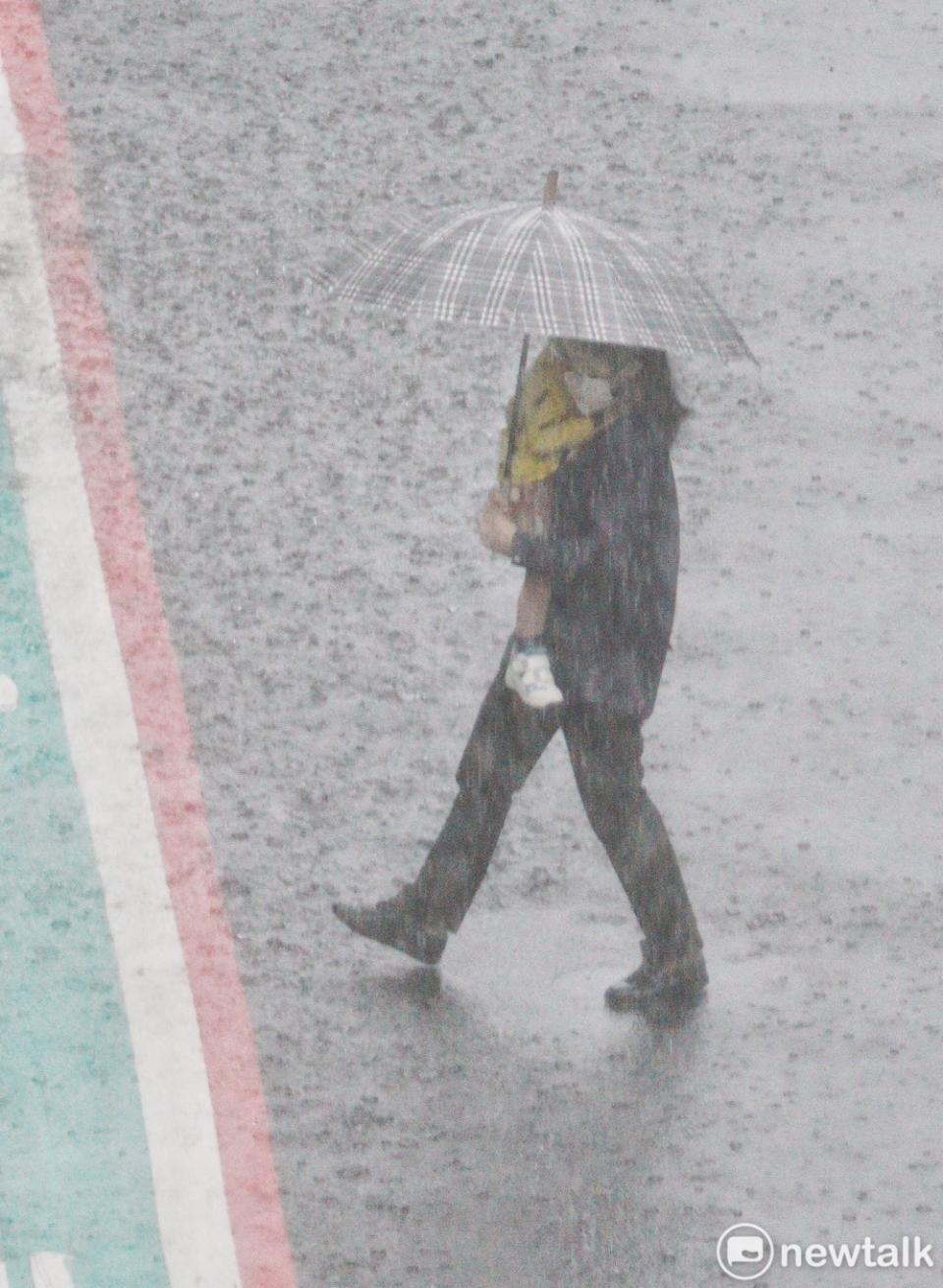 由於午後對流旺盛，中央氣象局發布大雨特報(資料照)。   圖：張良一/攝