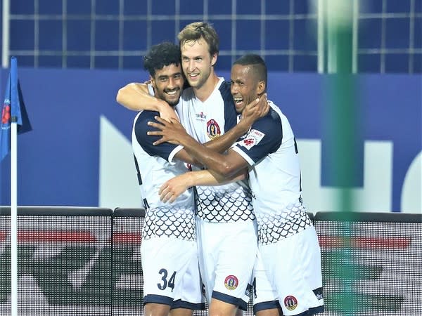 Matti Steinmann celebrates with SCEB teammates after the opening goal (Image: ISL)