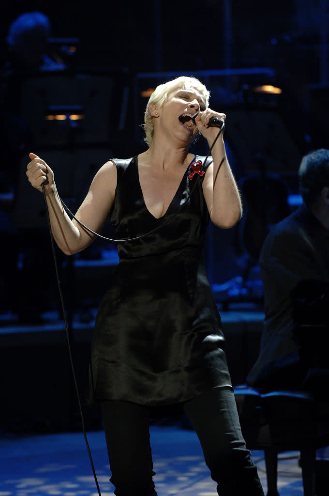 Annie Lennox perform on Idol Gives Back.