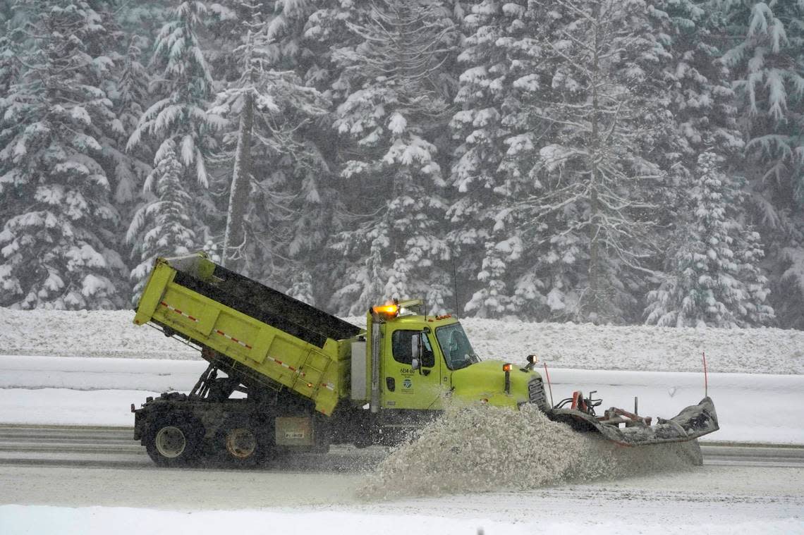 Travelers should be prepared for snow on Interstate 90 at Snoqualmie Pass this weekend.