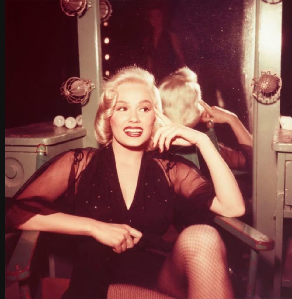 Una imagen de Mamie Van Doren de 1960