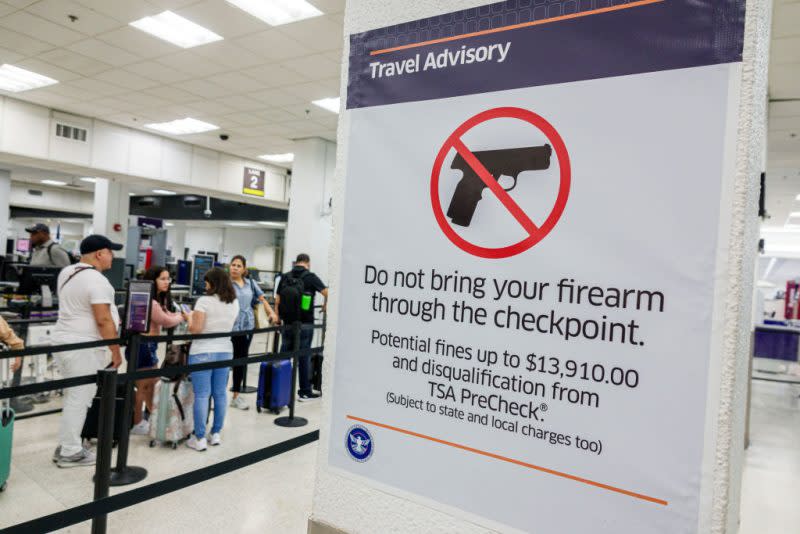 tsa gun sign