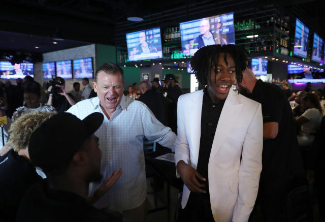 Go inside Ayo Dosunmu's NBA draft party as the Chicago Bulls selected the  Illinois guard at No. 38, Local Sports