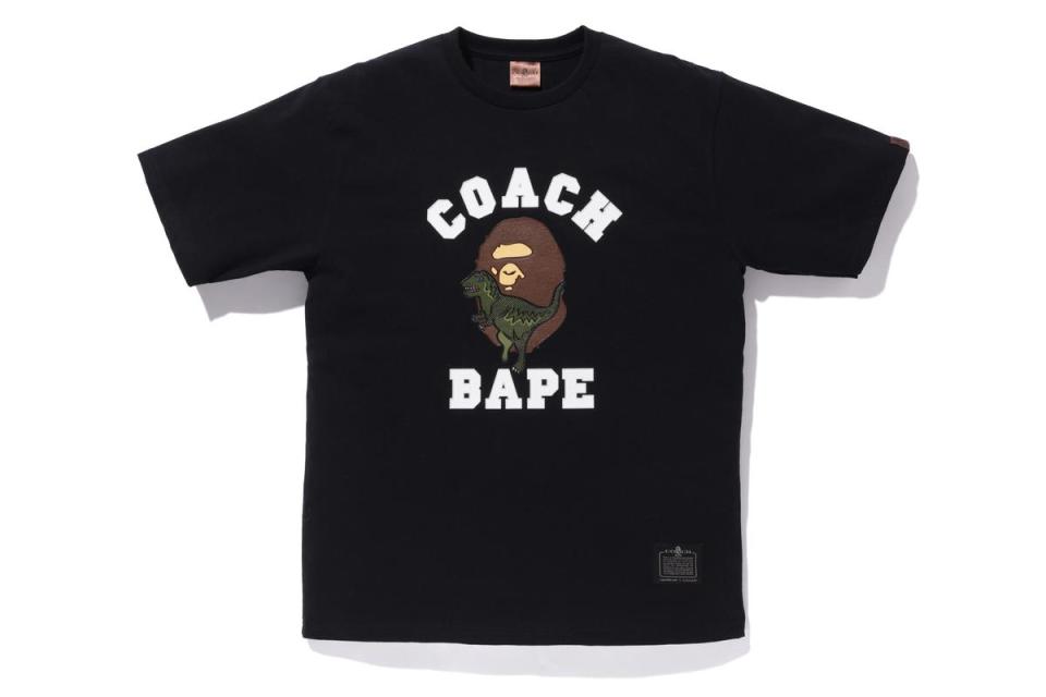 可愛又價錢好入手的BAPE X COACH REXY T-Shirt。NT$4,900（I.T Taiwan提供）