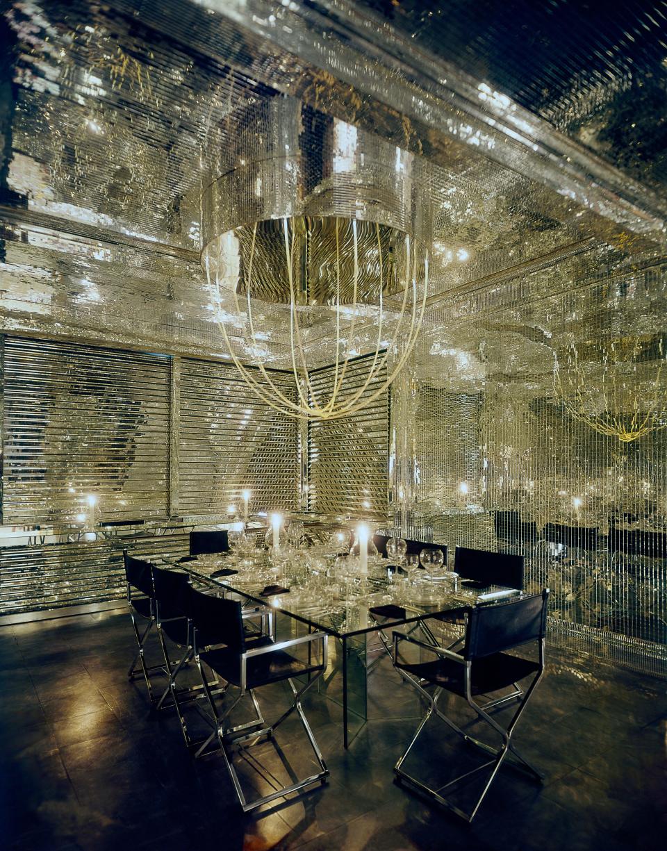 Director’s chairs in the mirrored New York City dining room of hairstylist Ara Gallant, circa 1970s.