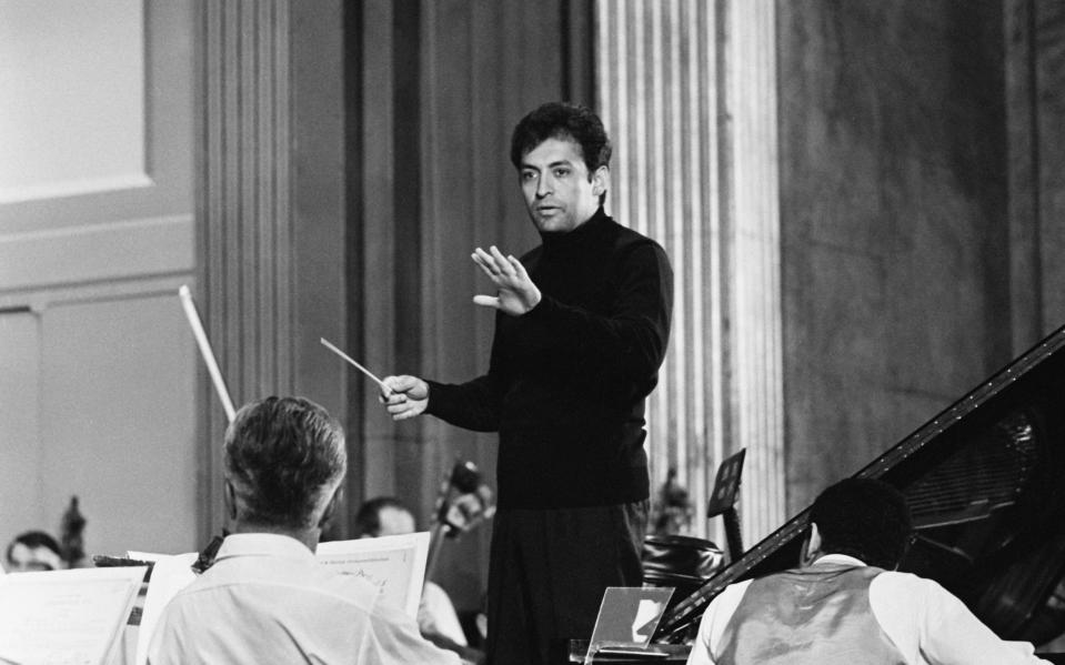 Mehta conducting the Los Angeles Philharmonic in Paris, 1967 - Getty