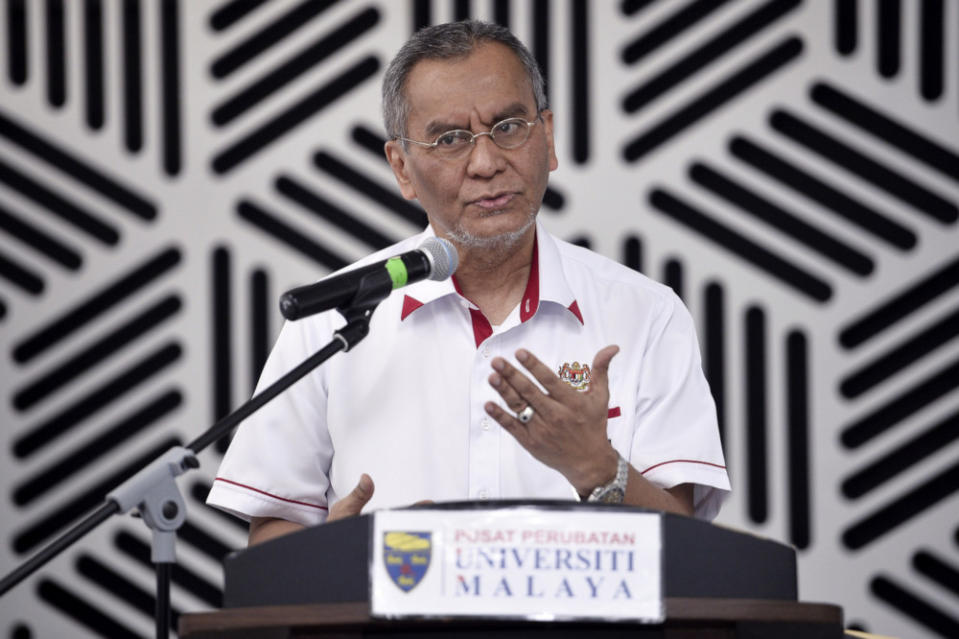 Health Minister Datuk Seri Dzulkefly Ahmad said that the ministry will have a meeting with the Home Ministry after the coronavirus outbreak that crippled Wuhan. — Bernama pic