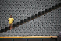 Wrigley Filed beer vendors during the game between the Chicago White Chicago Cubs and the Cincinnati Reds Saturday, May 25, 2019, in Chicago. (Photo/Nuccio DiNuzzo)