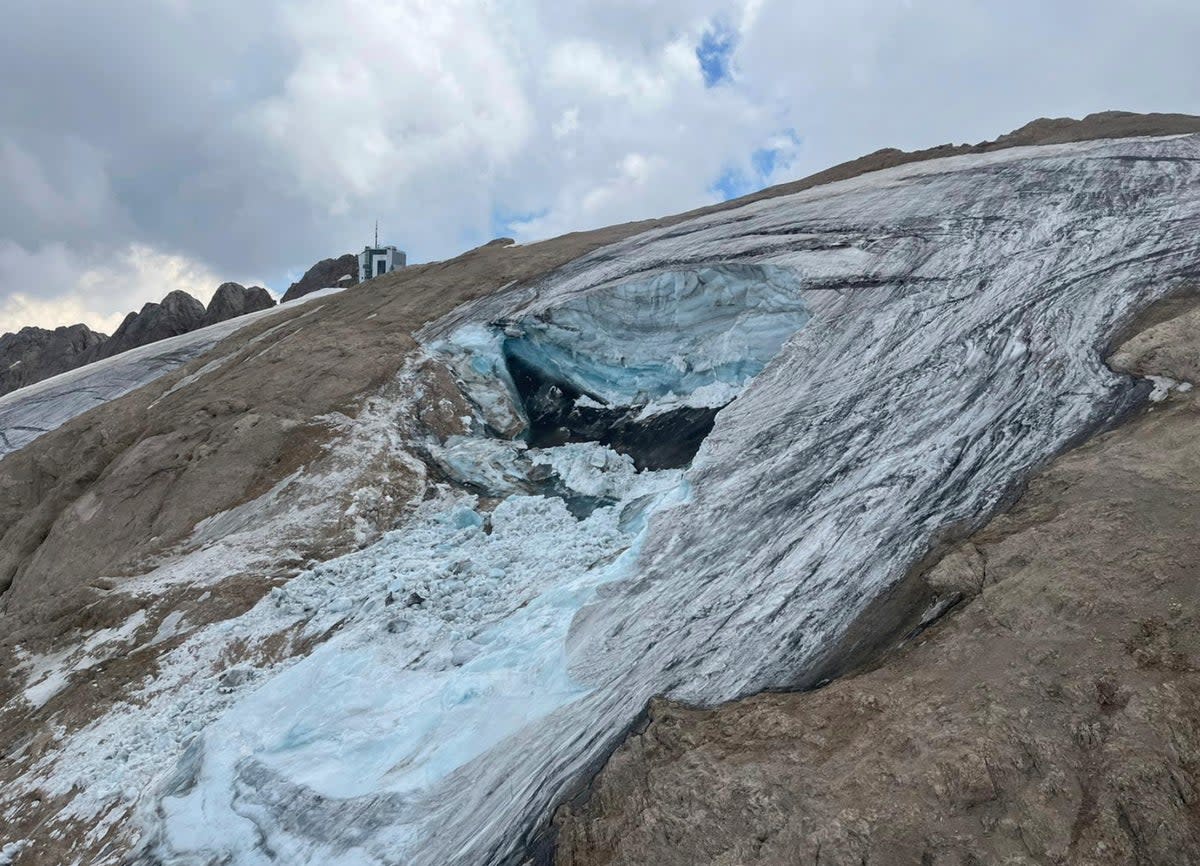 Italy Glacier Hikers Killed (ASSOCIATED PRESS)