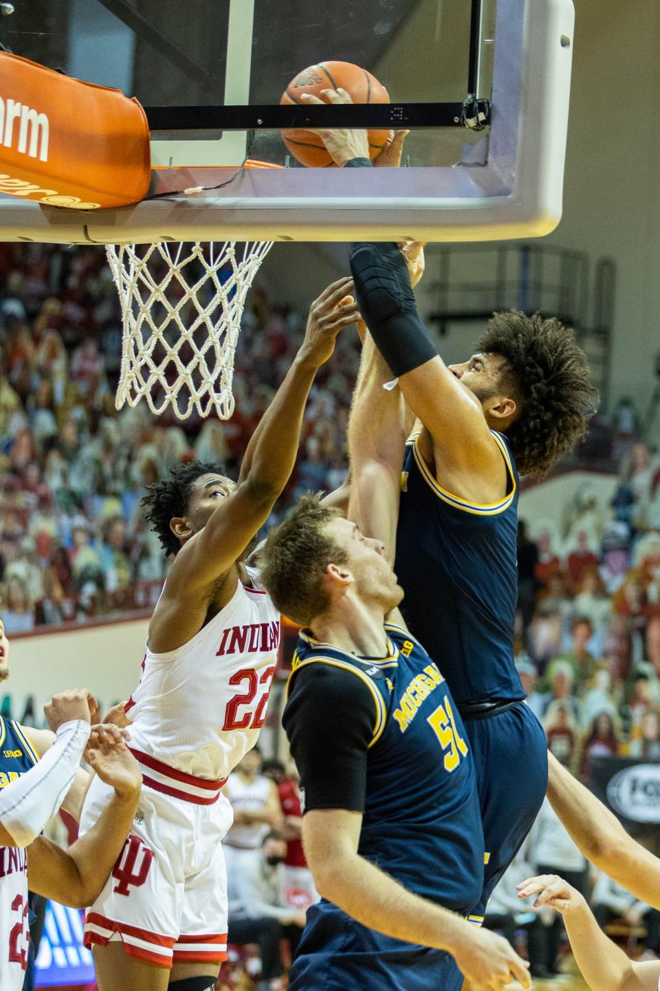 Isaiah Livers dunks over Indiana's Jordan Geronimo in the second half.