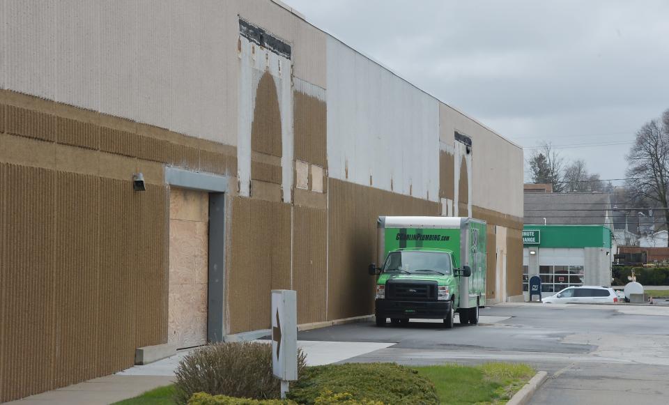 A new gym is planned to go into the former Tops supermarket space on West 26th Street.