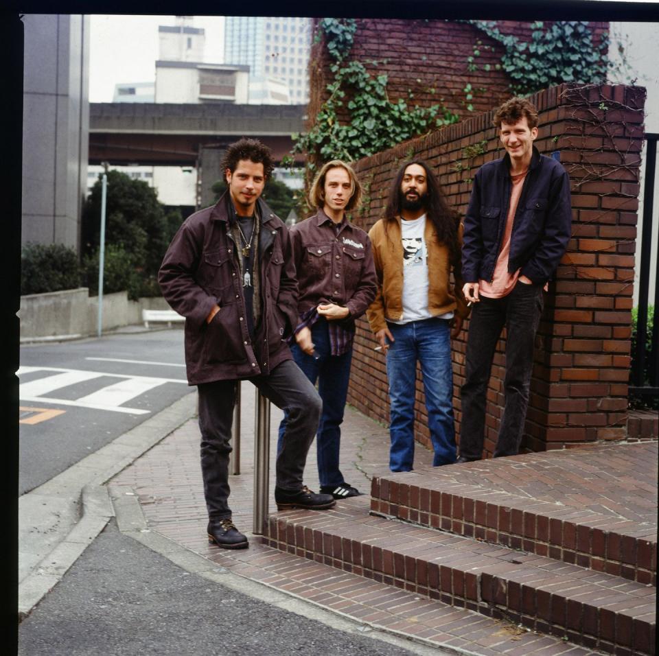 51 Rarely Seen Backstage Photos of Grunge Bands in the 90s