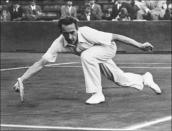 Henri Cochet gagne la Coupe Davis à six reprises entre 1927 et 1932. Il a également remporté Roland Garros en 1922, 1926, 1928, 1930 et 1932, et Wimbledon en 1927 et 1929.