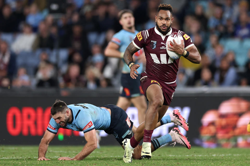 SYDNEY, AUSTRALIA - JUNE 05:  Hamiso Tabuai-Fidow of the Maroons makes a break to score a tryduring game one of the 2024 Men's State of Origin Series between New South Wales Blues and Queensland Maroons at Accor Stadium on June 05, 2024 in Sydney, Australia. (Photo by Cameron Spencer/Getty Images)