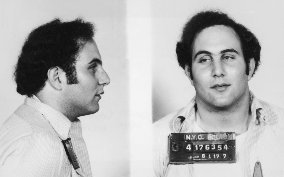 Der Serienmörder David Berkowitz trieb in den 1970er-Jahren sein Unwesen - wie die True-Crime-Serie "The Sons of Sam: Ein Abstieg in die Dunkelheit" ab 5. Mai bei Netflix rekapituliert. (Bild: Getty Images /Hulton Archive)