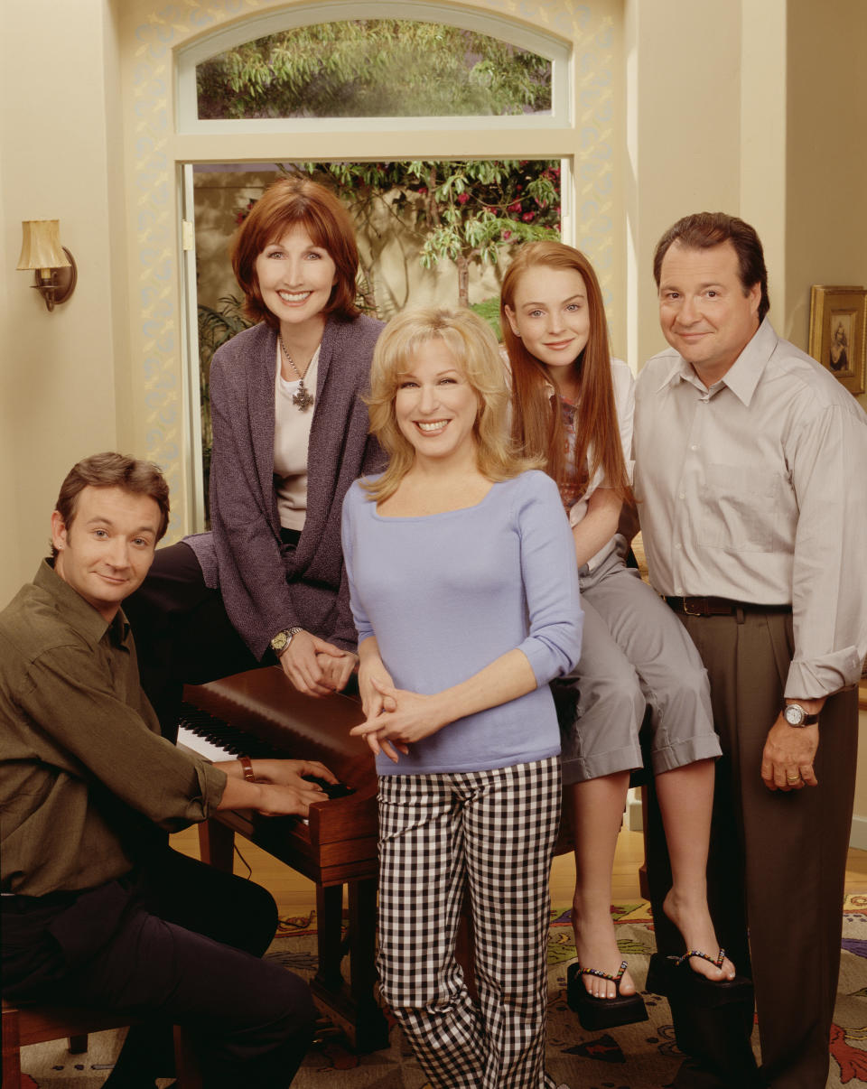 Cast of the CBS television pilot episode, 'Bette.' (L-R) James Dreyfus (as Oscar), Joanna Gleason (as Connie Randolph), Bette Midler (as Bette), Lindsay Lohan (as Rose) and Kevin Dunn (as Roy).