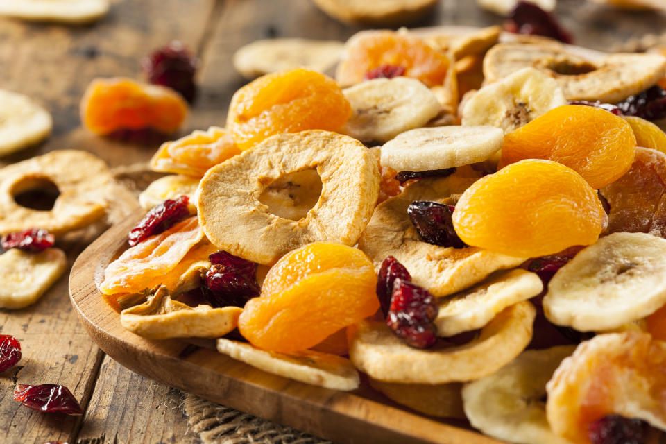 Beim Dörren lassen sich auch leckere Apfel- oder Bananenchips herstellen (Symbolbild: Getty Images)