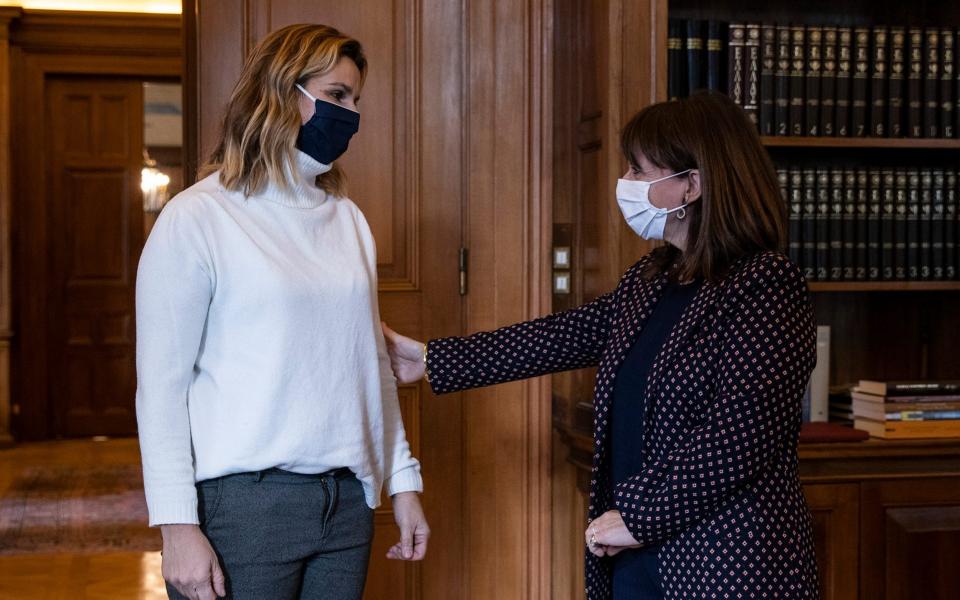 Greek President Katerina Sakellaropoulou (R) welcomes Sofia Bekatorou at the Presidential Palace on January 18 - Alkis Konstantinidis /REUTERS 