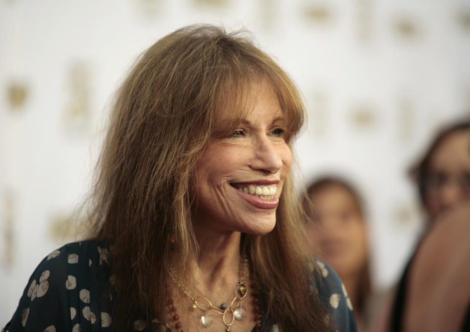 Singer-songwriter Carly Simon arrives at the 29th Annual ASCAP Pop Music Awards in Hollywood, California April 18, 2012. The awards are given out by the American Society of Composers, Authors and Publishers. REUTERS/Jason Redmond (UNITED STATES - Tags: ENTERTAINMENT)