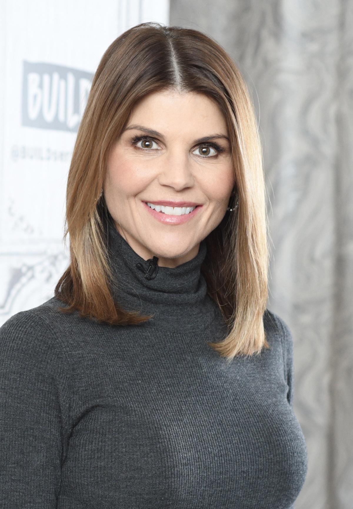 Лори м. Лори лафлин. Лори лафлин (Lori Loughlin). Lori Loughlin 2022. Лори Локлин в молодости.