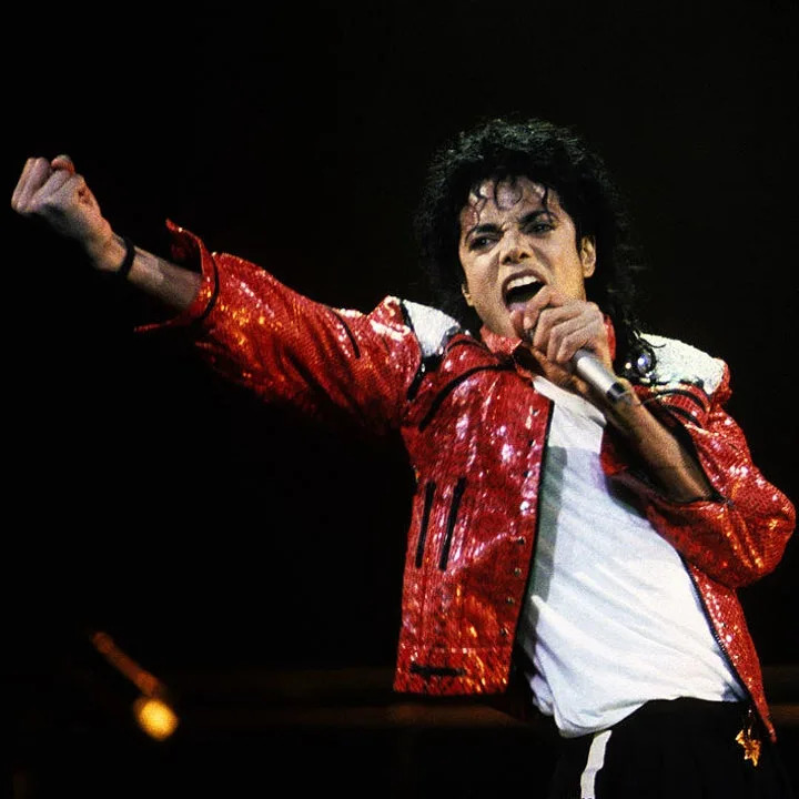 Michael Jackson actuando en el escenario