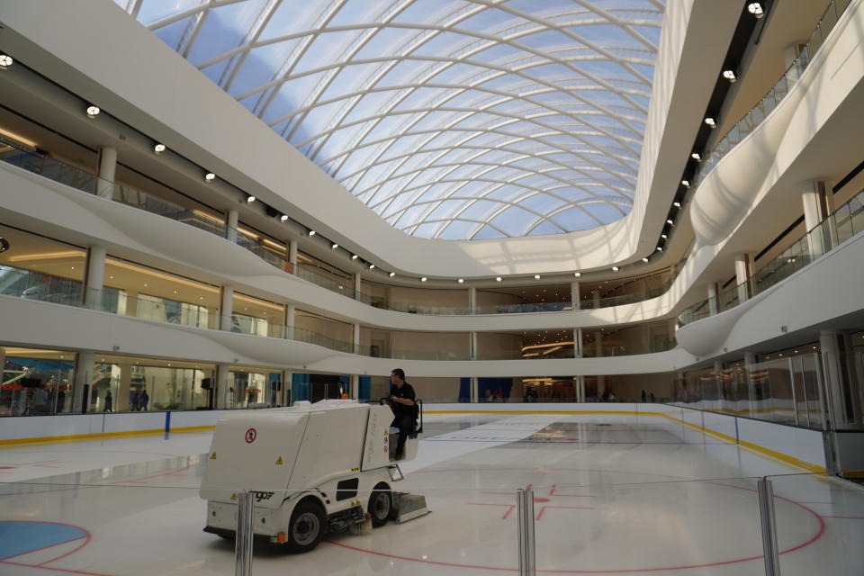 The Rink at American Dream is an NHL-regulation sized ice rink. 