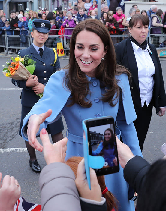 kate-middleton-mulberry-coat