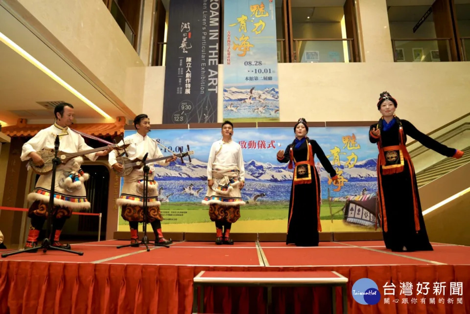 傳承人多杰、仁青東智、拉松杰、完么吉、南措加進行札木聶彈唱，札木聶藏語譯為「美妙悅耳的聲音」。