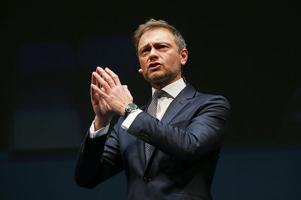 Christian Lindner hetzte vor allem die jungen Gemüter mit einem ziemlich arroganten Tweet gegen sich auf. (Bild: Getty Images)