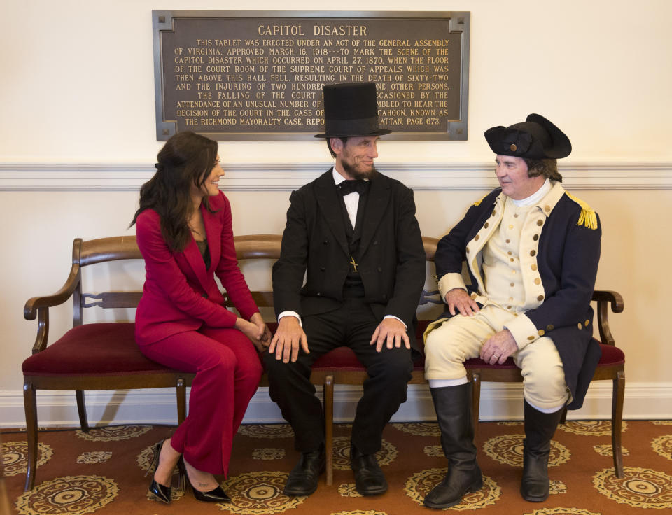 These Lincoln and Washington impersonators are looking pretty good compared to some of the doofuses on "The Bachelorette." (Photo: ABC)