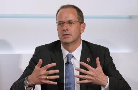 GlaxoSmithKline Chief Executive Andrew Witty speaks at the Global Investment Conference in London July 26, 2012. REUTERS/Neil Hall