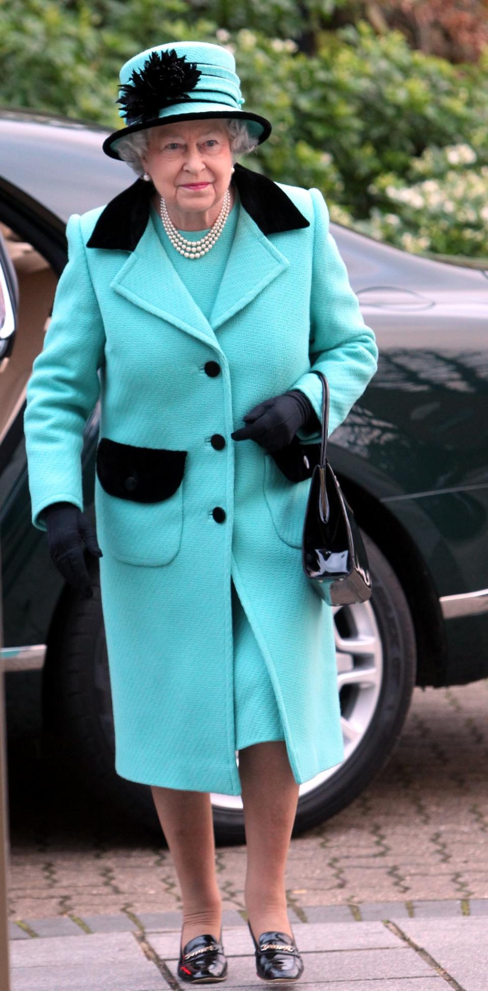 <p>To open a new Hospice wing Her Majesty went for a cool shade of teal. [Photo: Getty] </p>