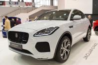 <p>Wer sich ein urbritisches Auto kaufen möchte, sollte nicht zum Jaguar E-Pace greifen. Zwar ist der Mutterkonzern auf der Insel zuhause, der E-Pace wird jedoch in Österreich gebaut. So wird aus dem Briten ganz schnell ein Österreicher. (Foto: ddp) </p>