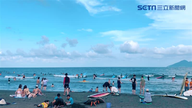 炎炎夏日許多人喜歡到海邊戲水。（示意圖／資料照）