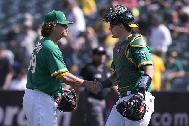 Manaea fans 9, A's beat White Sox 3-1