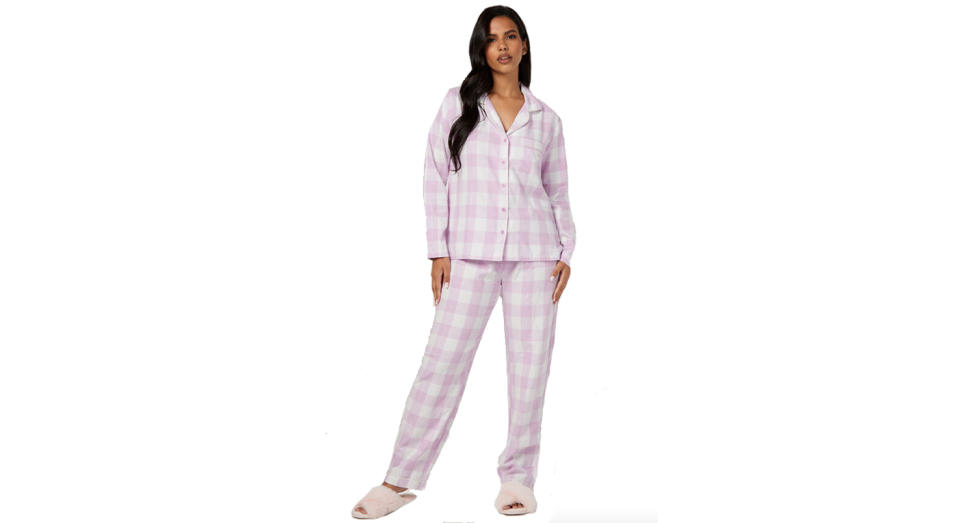 "Soft and comfortable. Feels expensive to touch and good quality," said one shopper about this gingham set.