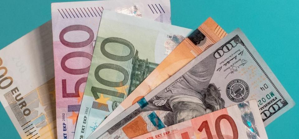 El euro frente al dólar: los tipos marcan la diferencia con mínimos interanuales