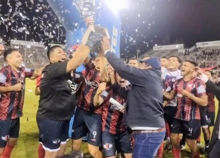 "Bombucha" y sus compañeros, campeones de la Copa Salta