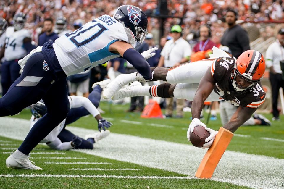 Cleveland Browns running back Jerome Ford (34) scores a touchdown past Tennessee Titans linebacker Jack Gibbens (50) during the third quarter at Cleveland Browns Stadium in Cleveland, Ohio, Sunday, Sept. 24, 2023.