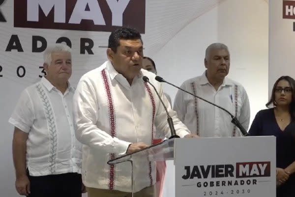 javier may durante la presentación de su gabinete en el que nombro secretario de gobierno al hermano de amlo, josé ramiro lópez obrador