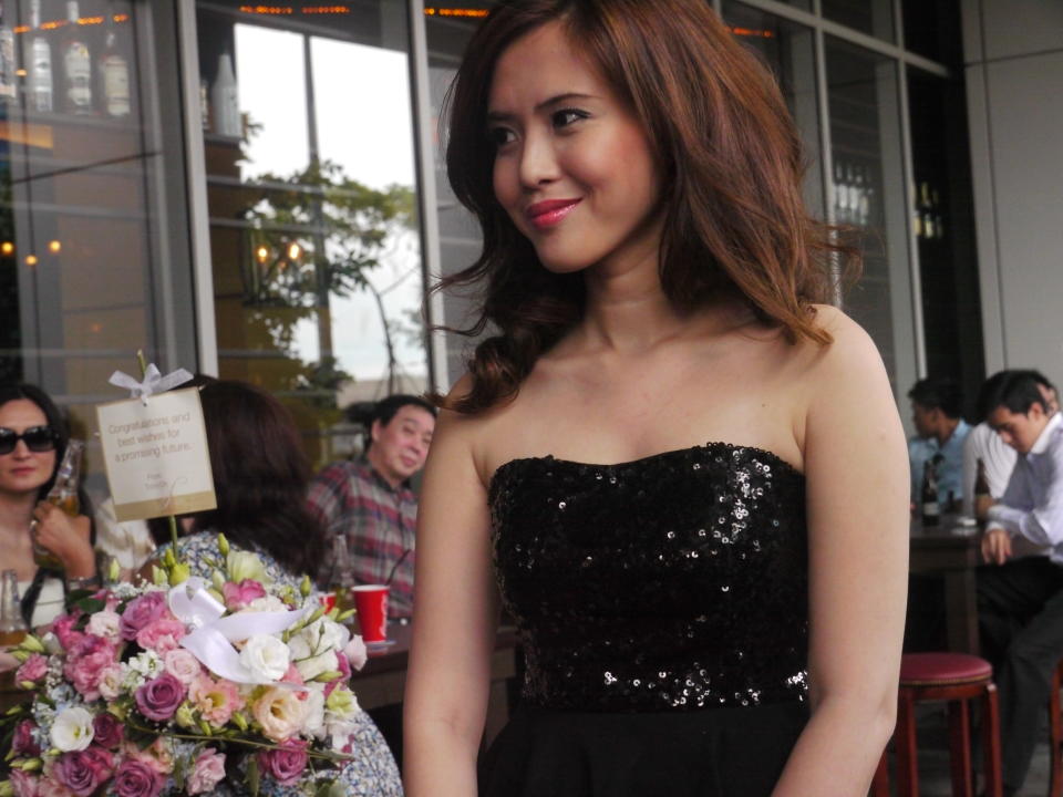 The pageant hopeful smiles to the audience. (Yahoo! Singapore/ Deborah Choo)