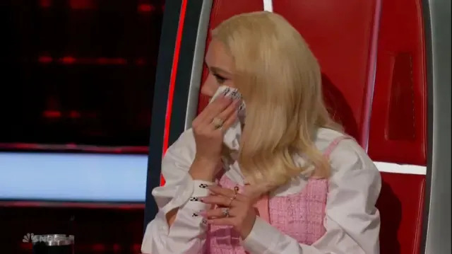 Gwen Stefani tears up during Tam Niall's performances. (NBC) 